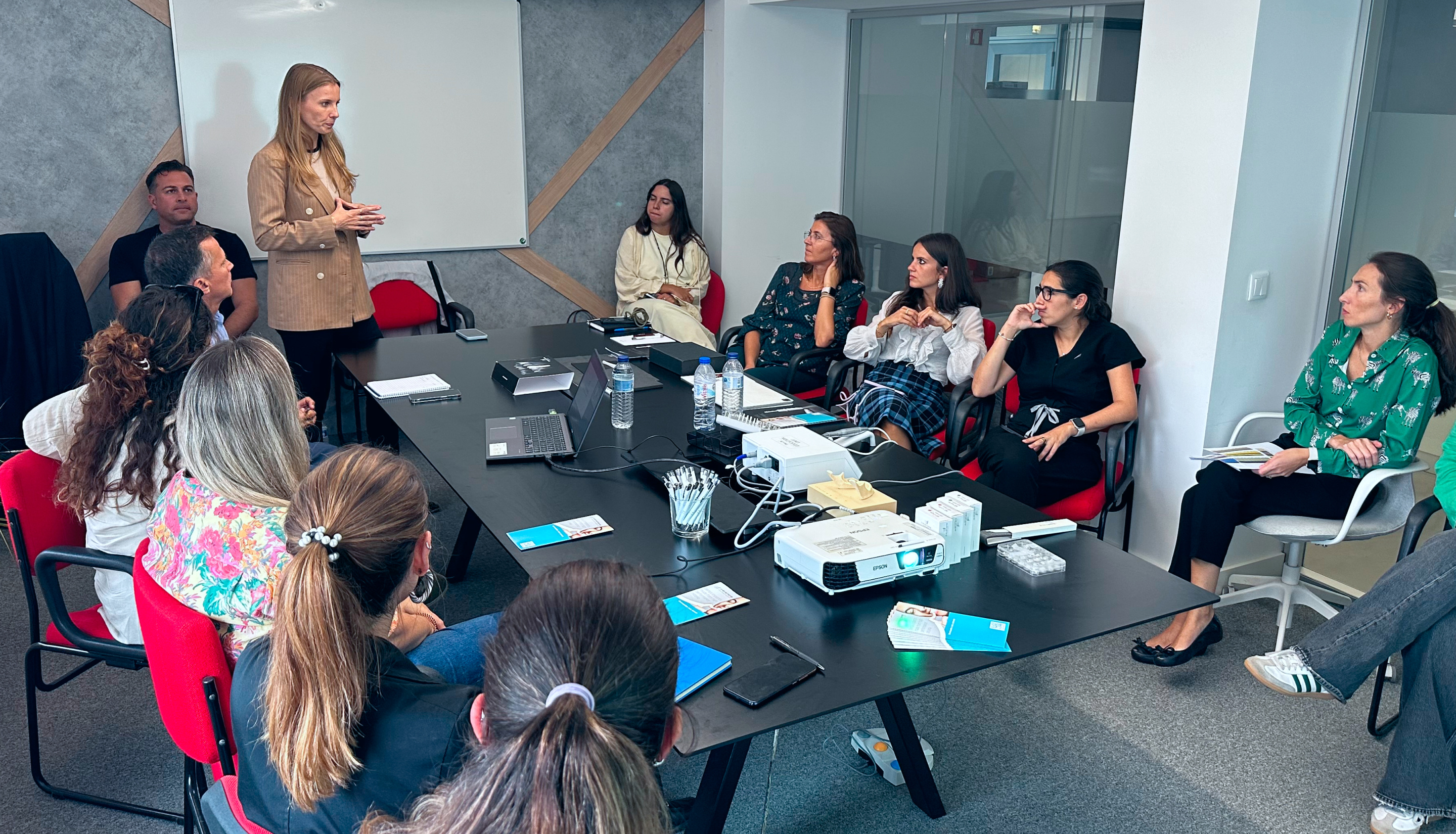 KURS: Fortbildung in keramischer Implantologie am 8. März 2025 in Porto mit Dr. Mariane Sordi